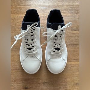 On Running THE ROGER Advantage White/Midnight Sneakers